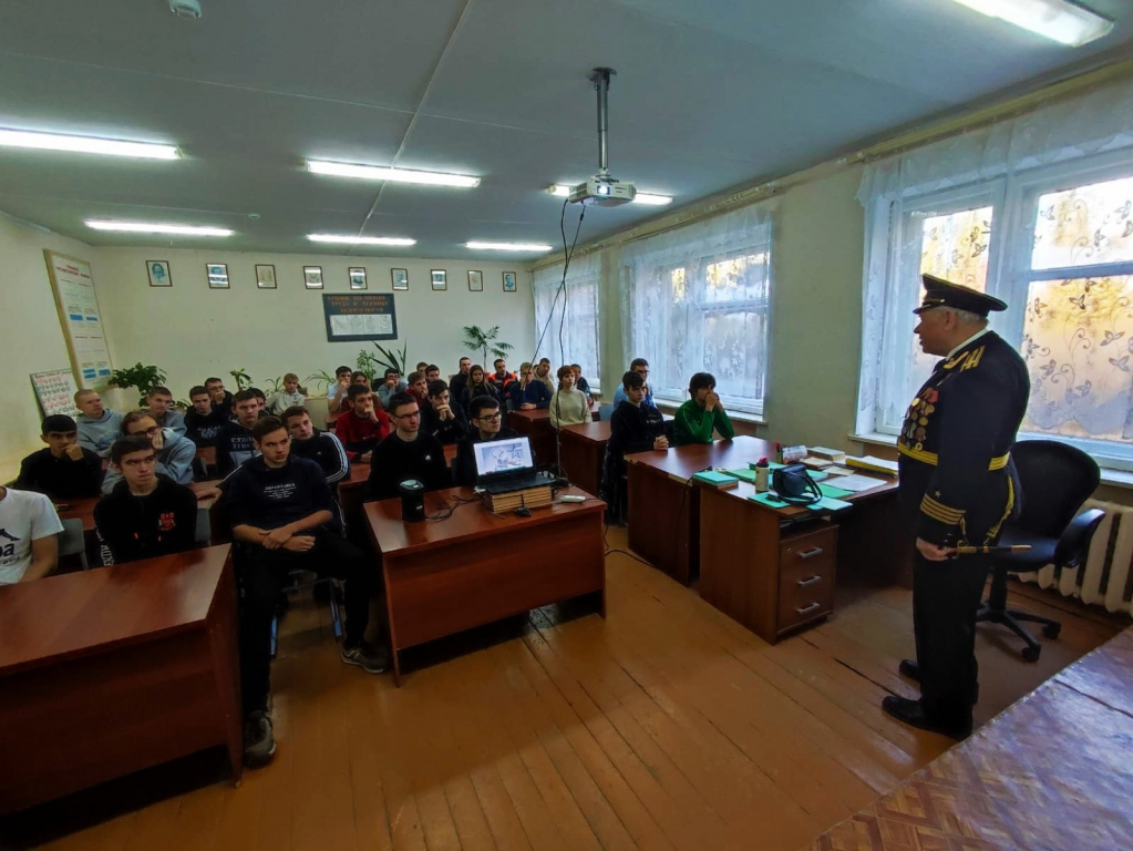 В Новоусманском многопрофильном техникуме прошёл Всероссийский открытый «Урок Мужества»